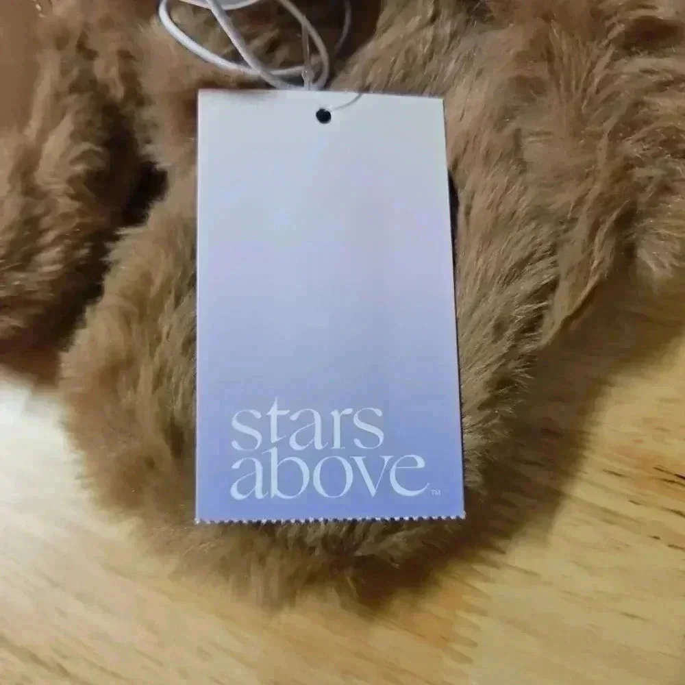 Stars Above Biege size US 5/6 soft fuzzy slip on slippers - Picture 3 of 8